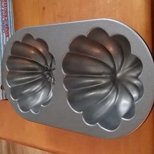 Nordic Ware Baby Pumpkin 3D Cast Aluminum Pan